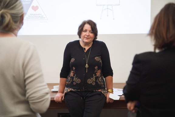 Dr.in Irene Kloimüller gestaltete einen spannenden Prä-Konferenz-Workshop zum Thema "Gesundes Führen von Mehr-Generationen"