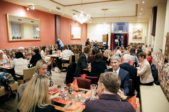 ... wurde Speis, Trank und Musik genossen.