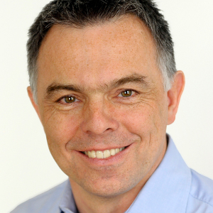 Portraitfoto von Rainer Riedl